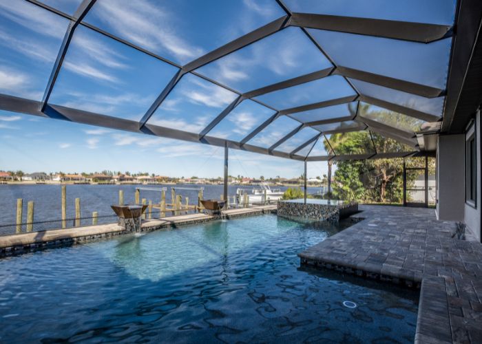 grand abris de piscine