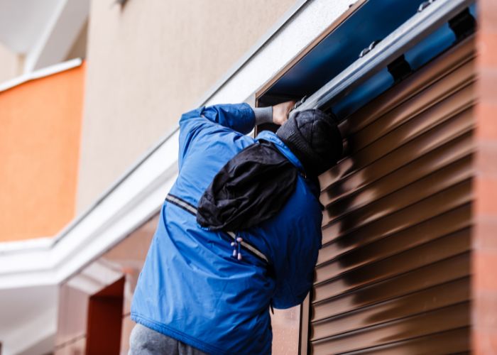 rideau-roulant-casse