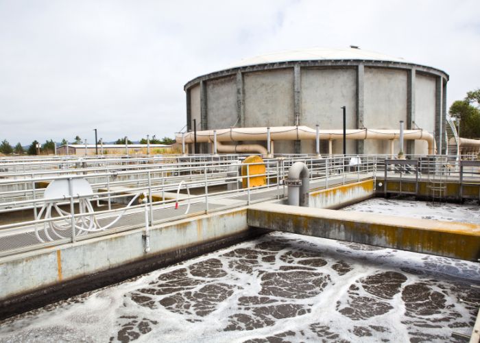 station d'épuration devant être nettoyée