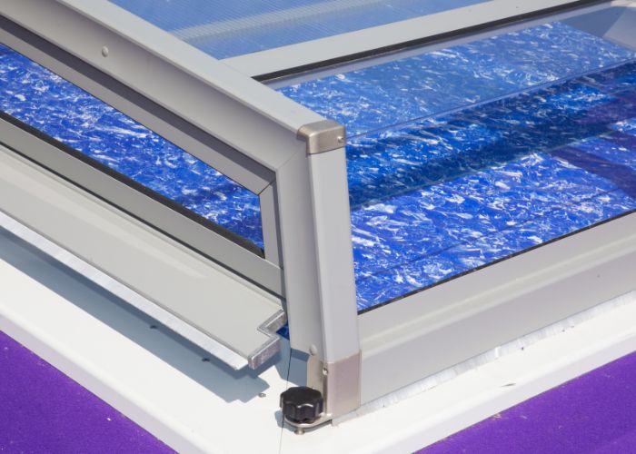 abri de piscine bas angle