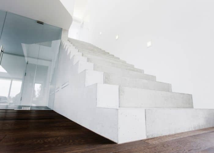 bel escalier en béton moderne
