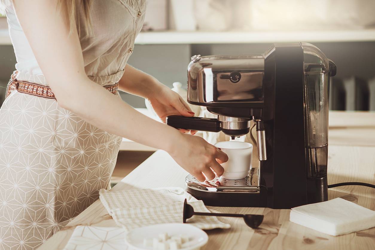 cuisine minimaliste, machine à café machine Philips Baristina