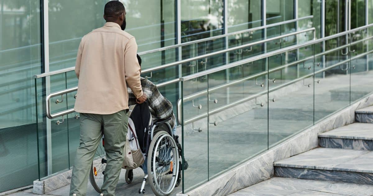 rampe accessibilité batiment