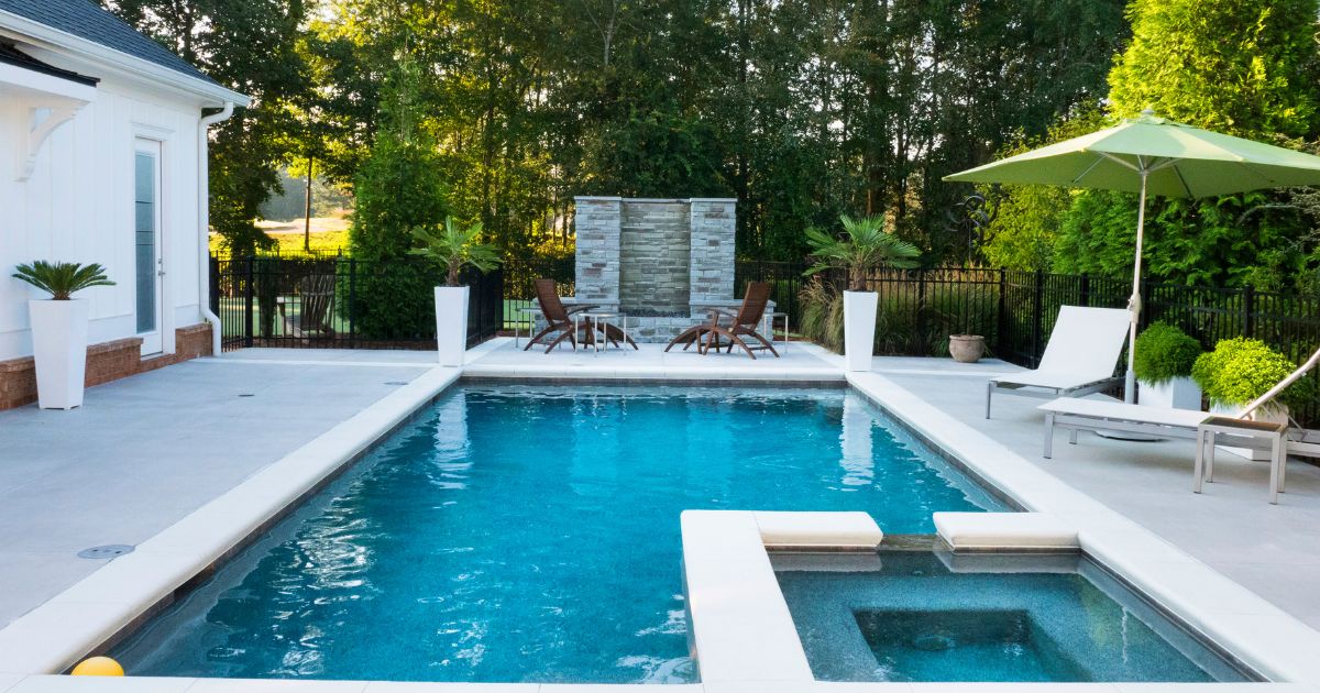 piscine coque avec petit bassin