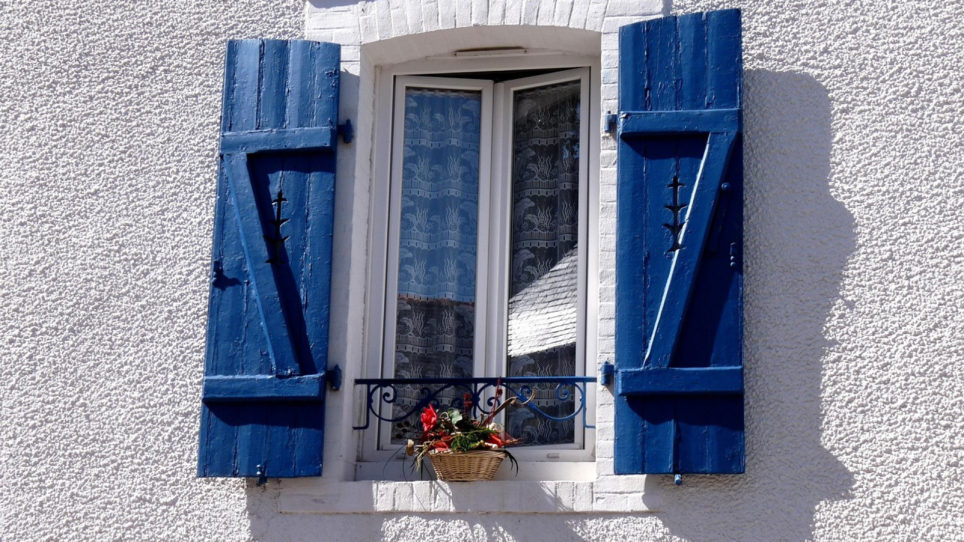 Rénovation énergétique : pourquoi opter pour des menuiseries en PVC ?