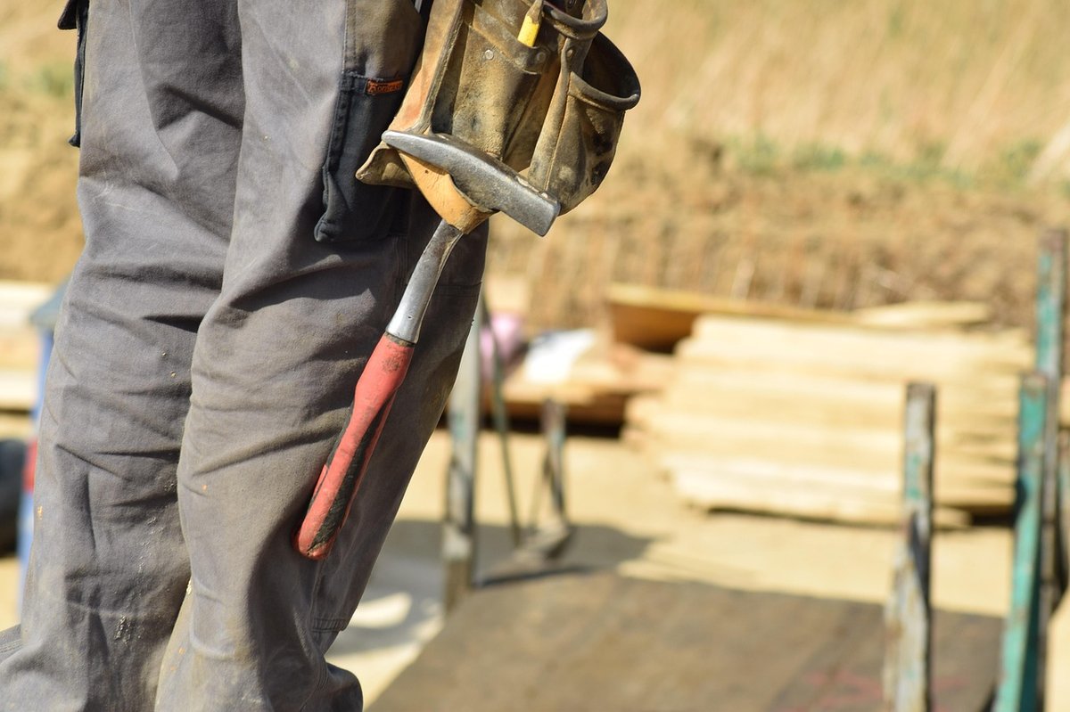Chantier de rénovation abandonné par un artisan