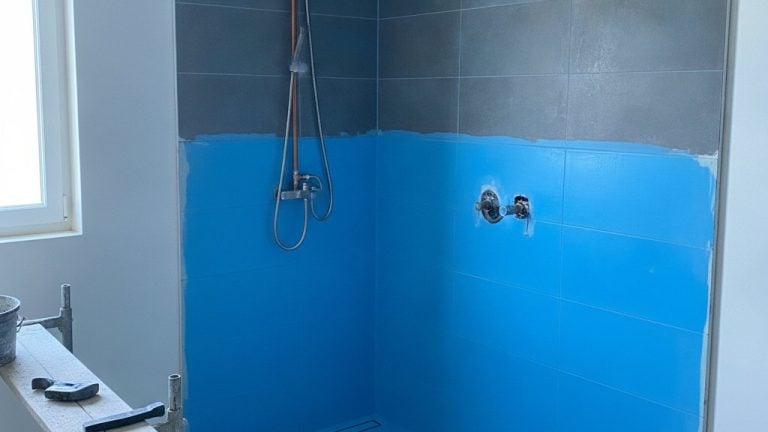 Étanchéité douche italienne : systèmes, normes et prix 2026