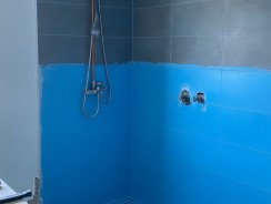 Étanchéité douche italienne : systèmes, normes et prix 2026