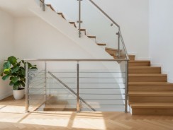 Garde-corps escalier intérieur : prix, normes et pose en 2026