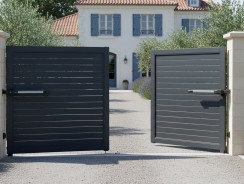 Motorisation portail 2 battants : prix, types et pose 2026 (+ devis)