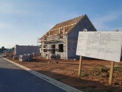 Panneau de chantier obligatoire : règles et prix 2026