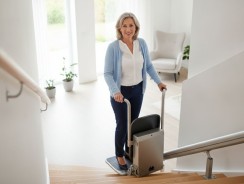 Plateforme monte-escalier debout : prix, modèles et aides 2026