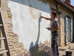 Prix du crépi extérieur au m² : application et tarifs 2026