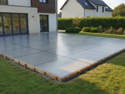 Prix d&rsquo;une dalle béton pour terrasse en 2026 : tarifs au m² et budget