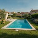 Prix d&rsquo;une piscine 7×3 prête à plonger : budget complet 2026