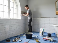 Prix pose faïence salle de bain au m2 : tarifs 2026 complets
