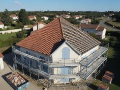Prix d&rsquo;une toiture de 140m2 en 2026 : budget complet et tarifs au m²