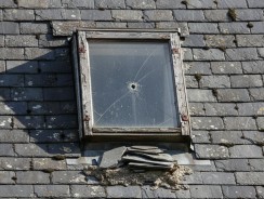 Remplacement velux ancien sur toiture ardoise : dépose, coût et étapes 2026