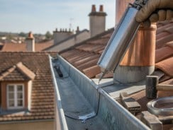 Réparer une gouttière en zinc : méthodes et prix 2026