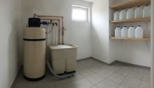 Schéma d&rsquo;installation d&rsquo;un adoucisseur d&rsquo;eau 2026 : pose et prix (250 – 900 €)