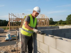 Tarif maçon au m² 2026 : construction et rénovation