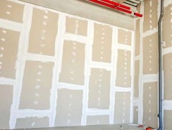 Guide complet pour poser du placo au mur : techniques, astuces et finitions professionnelles en 2025