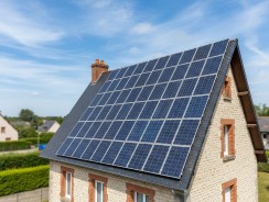 Rentabilité panneaux solaires 2026 : calcul, ROI réel et aides détaillées