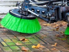 La balayeuse de chantier : outil indispensable pour des chantiers propres