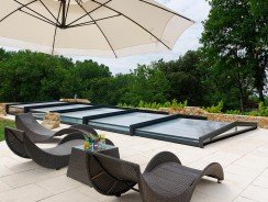 Les abris de piscine ultra-bas : une solution esthétique et pratique pour votre piscine