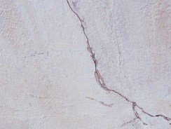 Comment réparer une fissure au plafond ?
