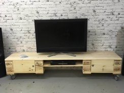 Meuble TV palette : idées pour des créations originales et tendance