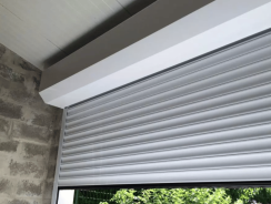 Porte de garage enroulable : avantages, dimensions et prix