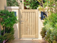 Idée portillon bois : caractéristiques, avantages et les différentes essences de bois