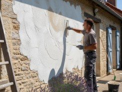 Prix du crépi extérieur au m² : application et tarifs 2026