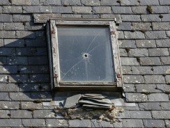 Remplacement velux ancien sur toiture ardoise : dépose, coût et étapes 2026